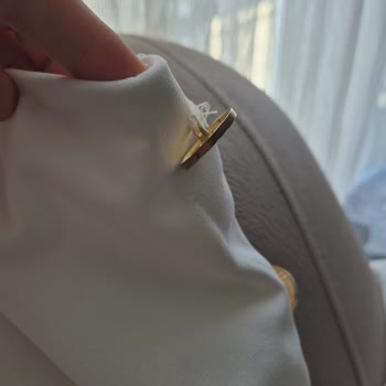 LCW Elbisesinin Düğme Sorunu Mağduriyeti