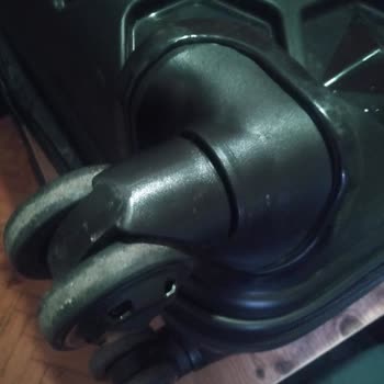 Valizim Sapasağlamdı, İzmir'de Kırık Teslim Aldım