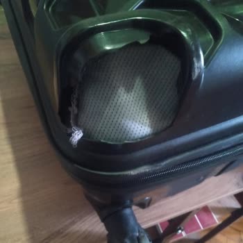 Valizim Sapasağlamdı, İzmir'de Kırık Teslim Aldım