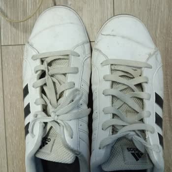 Adidas Ayakkabıda Beklenmedik Çatlama Sorunu