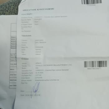 Adidas Ayakkabıda Beklenmedik Çatlama Sorunu