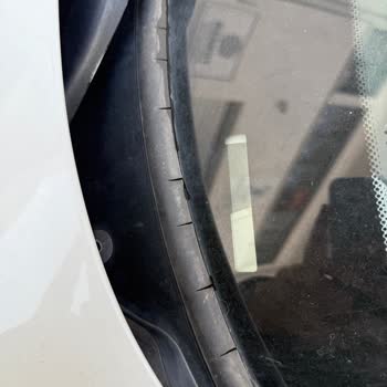 BMW F20 116d Ön Cam Fitilindeki Çatlak Sorunu