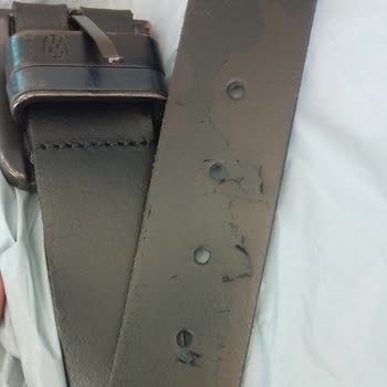 Mavi Kemerin Boyası Dökülüyor