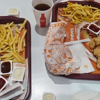 Popeyes'ta Görsellerle Gerçekler Arasında Uçurum