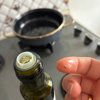 Soul Kitchen Organik Ürünler Zeytinyağı İçinden Bir Şey Çıktı