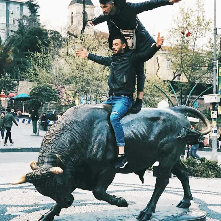 Sanat Eserine Saygı: Kadıköy Boğa Heykeli Korunmalı