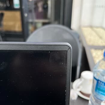 My Huawei MateBook D16 Has Yellow Screen Tint After 6 Months