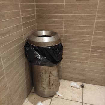 Kahve Dünyası Ziverbey Şubesi'nde Hijyen Sorunu