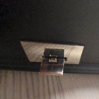 Stradivarius Çantamın Metal Aksamı Paslandı: Müşteri Hatası Mı?