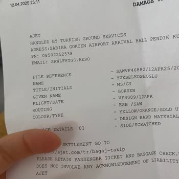 Ajet Uçuşunda Hasarlı Bagaj Sorunu