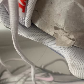 FLO Uygulamasından Alınan Kusurlu Nike Ayakkabılar