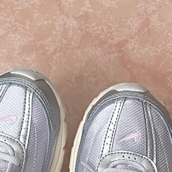 FLO Uygulamasından Alınan Kusurlu Nike Ayakkabılar