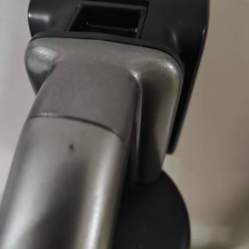 Çiziklerle Başlayan Süpürge Macerası