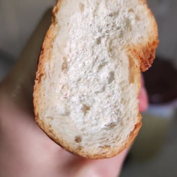 Migros'tan Alınan Baget Ekmeğin İçindeki Şüpheli Partiküller