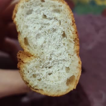 Migros'tan Alınan Baget Ekmeğin İçindeki Şüpheli Partiküller