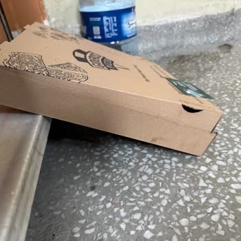 Temassız Teslimat Skandalı: Yarı Açık Pizza Kutusu