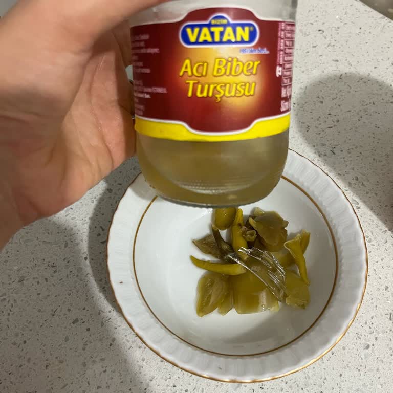 Cam Parçası İçeren Turşu: Sağlık Tehlikesi!