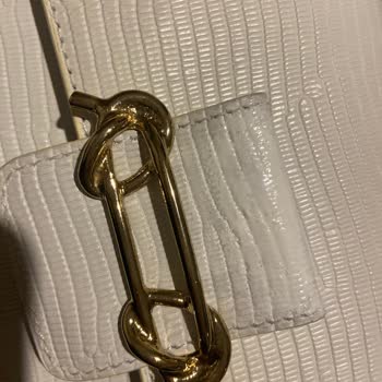 Deforme Olan Deri Çanta Ve Yetersiz Müşteri Hizmetleri