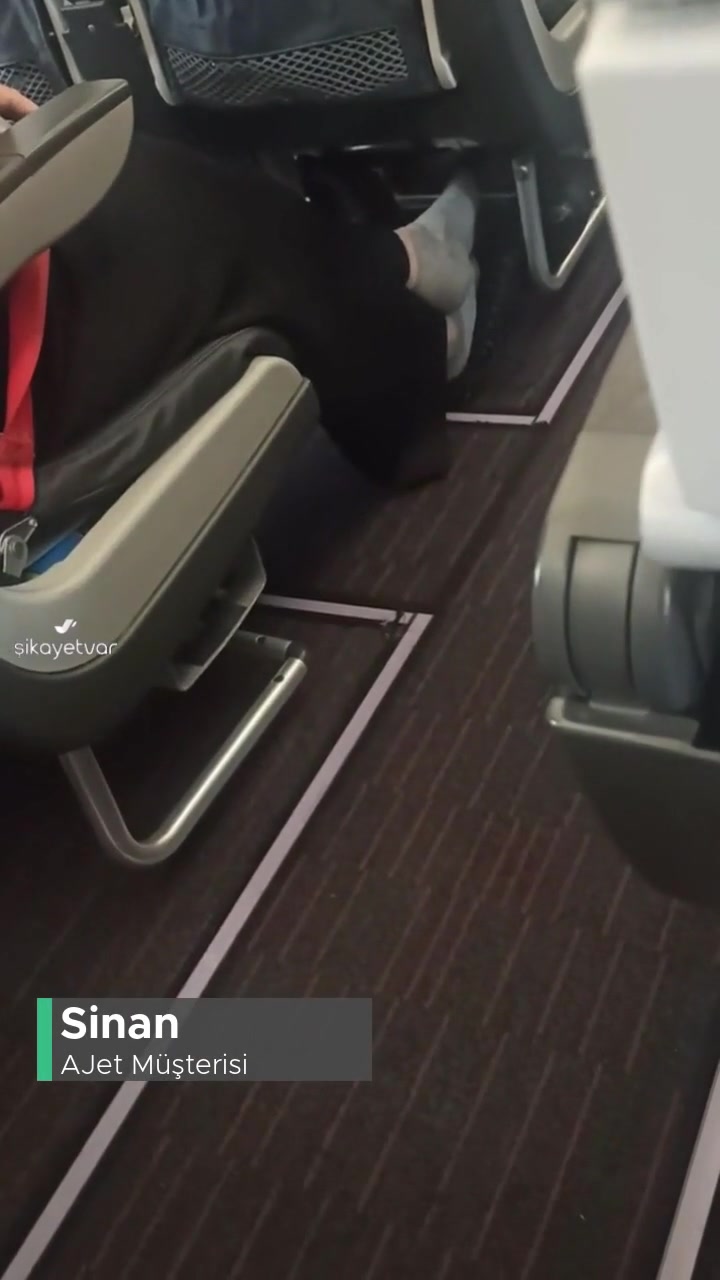Ajet Ayakkabısını Çıkaran Yolcuya Hostes İlgisizliği! videonun kapak resmi