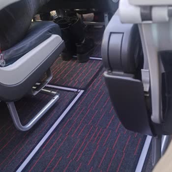 Ajet Ayakkabısını Çıkaran Yolcuya Hostes İlgisizliği!