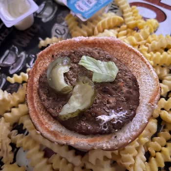 Big King Burger: Büyük İsim, Küçük Boyut!