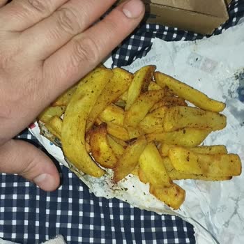 Domino's Pizza Parmesan Kenar Aldatmacası Ve Soğuk Ürün