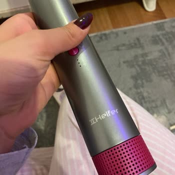 Saç Şekillendirici Felaketi: Eriyen Başlık Ve Yanan Saçlar