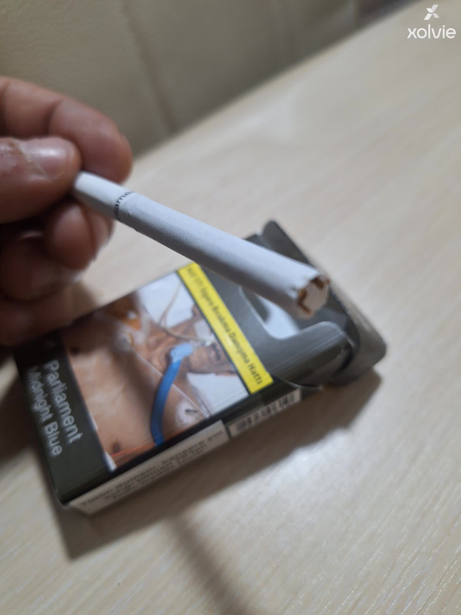 parliament midnight blue cigarette Philip Morris Parliament Midnight Blue Goes Out and Loses Tobacco When I  Smoke