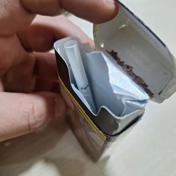 Philip Morris Parliament Midnight Blue Goes Out and Loses Tobacco When I Smoke