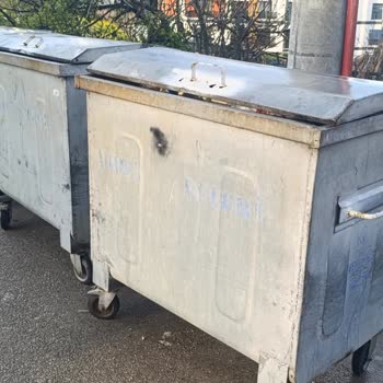 Çöp Konteynerlerinin Sürekli Hasar Görmesi Ve Belediyenin Yetersiz Müdahalesi