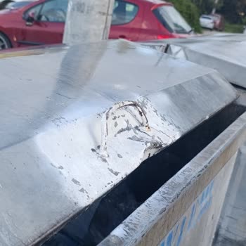 Çöp Konteynerlerinin Sürekli Hasar Görmesi Ve Belediyenin Yetersiz Müdahalesi