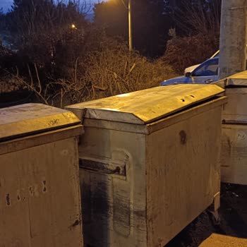 Çöp Konteynerlerinin Sürekli Hasar Görmesi Ve Belediyenin Yetersiz Müdahalesi
