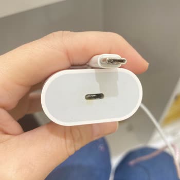 Patlayan Şarj Adaptörü: Maddi Zarar Ve Müşteri Hizmetleri Yanıtı