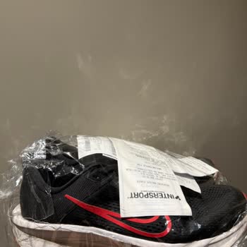 Nike FD6033-002 gibt nach kurzer Zeit Geräusche von sich und keine Lösung vom Händler