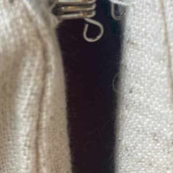 Moda Aksa Ürün Hem Boyalı Hem De Düğmeleri Kopuk Geldi!