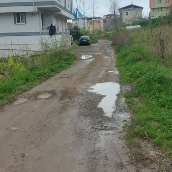 Ünye Belediyesi Bayramca Mahallesi'nde Yol Çilesi: Yağmurda Gölete Dönüyor!