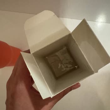 Essay (By Esra Ezmeci) Tarihi Geçmiş Ürünle Değişim Sorunu