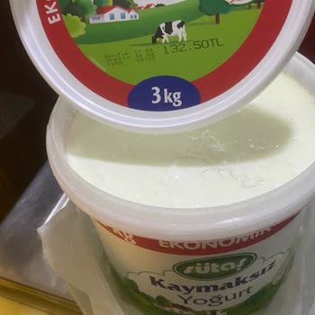 Sütaş Yoğurtta Sağlık Tehdidi: İçinden Kıl Çıktı!