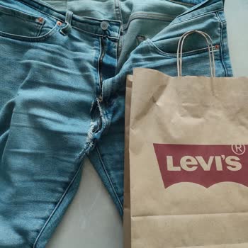 Levi's Kotun Beklenmedik Yırtılması ve Garanti Sorunu