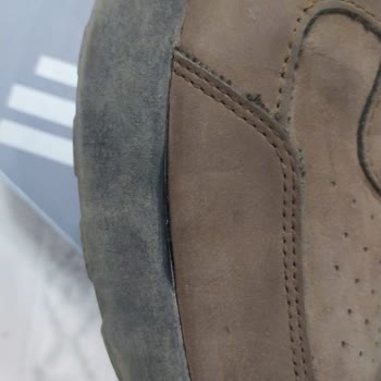 Skechers Ayakkabılarında Hayal Kırıklığı: 5 Ayda Yırtılan Su Geçirmez Ayakkabı