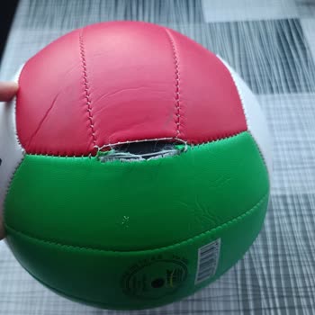 10 Günde Yırtılan Voleybol Topu Ve Mağaza İlgisizliği