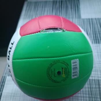 10 Günde Yırtılan Voleybol Topu Ve Mağaza İlgisizliği