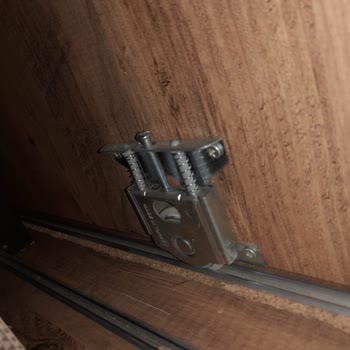 Gardırop Rayları Kırık, Satıcı Çözüm Sunmuyor