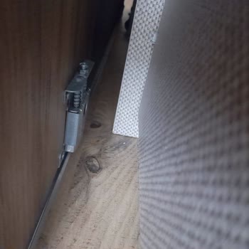 Gardırop Rayları Kırık, Satıcı Çözüm Sunmuyor