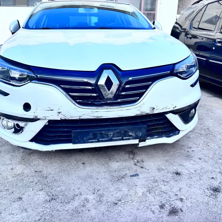 Renault Servisinde Uzayan Tamir Süreci Ve İkame Araç Sorunu