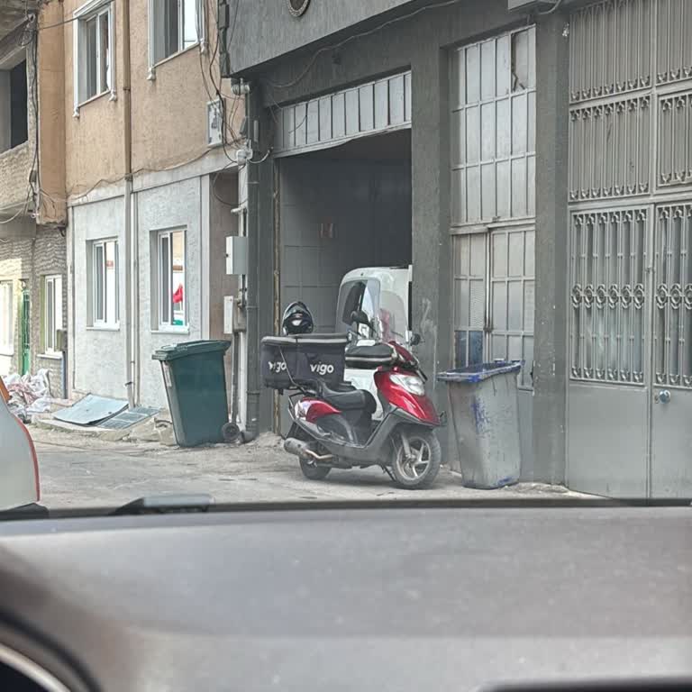 Dar Sokakta Ruhsatsız Tamirhane Sorunu