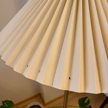 Kırık Lambader Ve İlgisiz Müşteri Hizmetleri