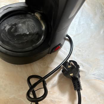 Kahve Makinesi Yangın Tehlikesi: Kalitesiz Malzeme Kullanımı