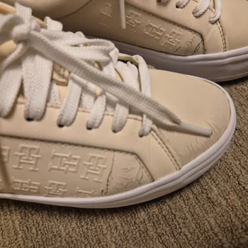 Tommy Hilfiger Ayakkabıda Beklenmedik Kalite Sorunları