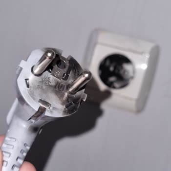 Elektrik Kesintileri Nedeniyle Zarar Gören Elektronik Eşyalar